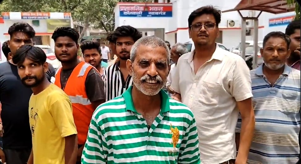 Misbehavior with the sweepers who came to clean the drain