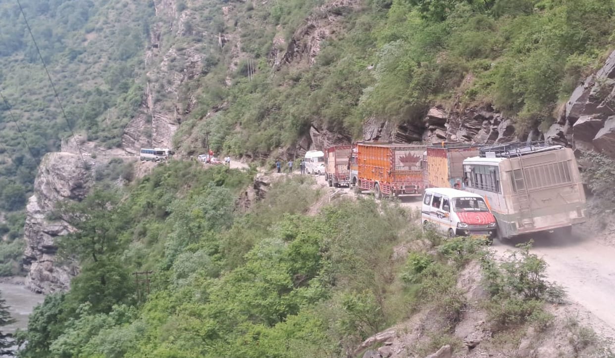 Traffic jam near Findru Dhank on Sansari to Kullu Manali road.