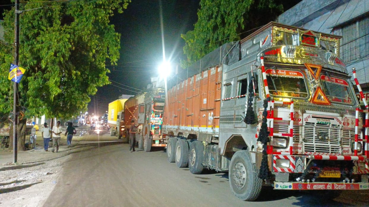 Sadar MLA angry due to lack of electricity blocked the road