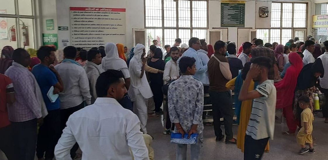 Lateness of doctors is increasing the pain of patients