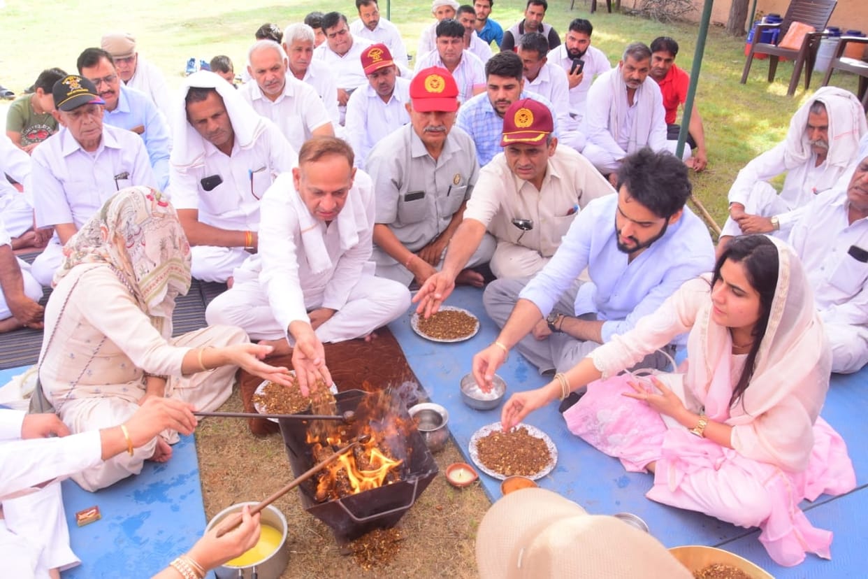 Tribute to martyr by offering offerings in Havan