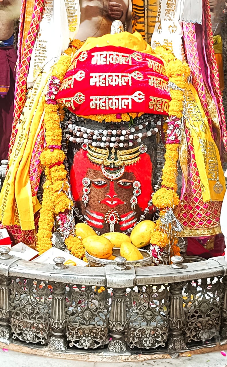 ujjain news : Bhasma Aarti Shringar...Baba Mahakal gave darshan by applying Tripund of new Trishul