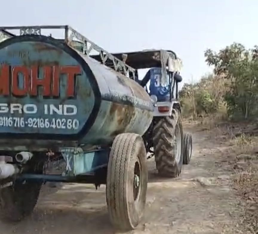 Quenching the thirst of young people by ordering tanker in Bhatoli