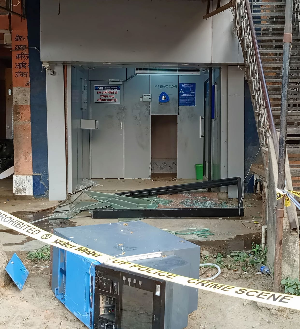 The miscreants withdrew money from the ATM after going 14 km away.