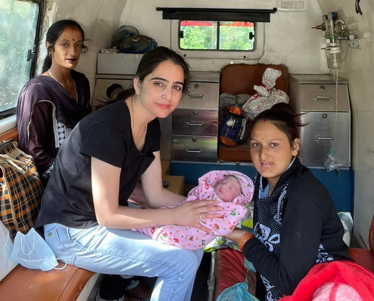 Delivery done in ambulance, mother and child admitted to hospital