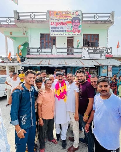 Vivek Sharma met the public by taking out a thanksgiving yatra.