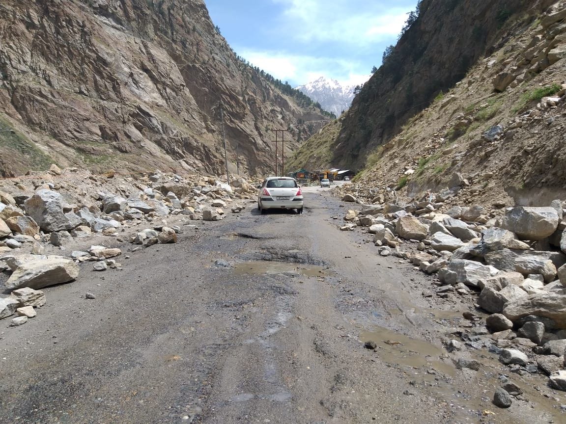 National Highway 5 from Nathpa to Powari in Kinnaur, road problem, people upset