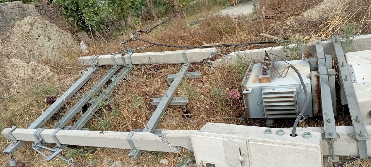 Electricity supply destroyed due to storm, two lakh people troubled