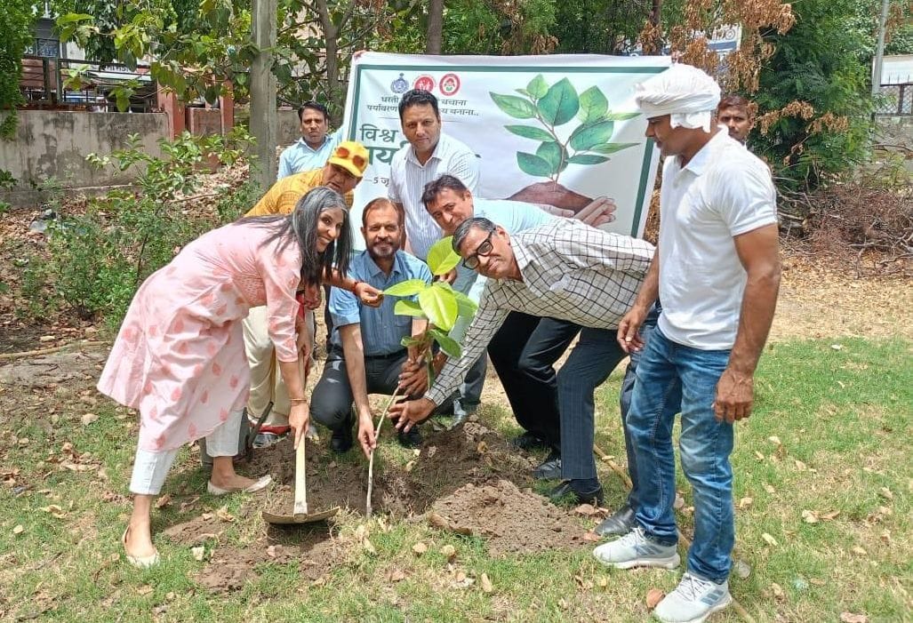 World Environment Day: Message of environmental protection given by planting trees
