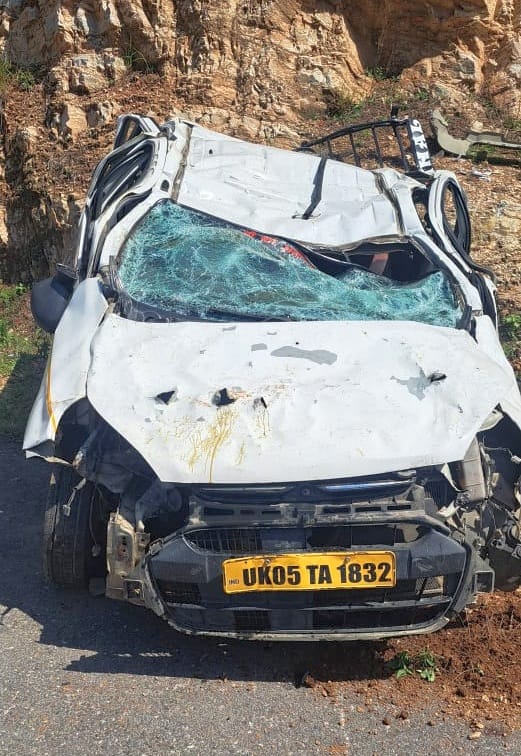 Car fell into ditch, one dead, another injured