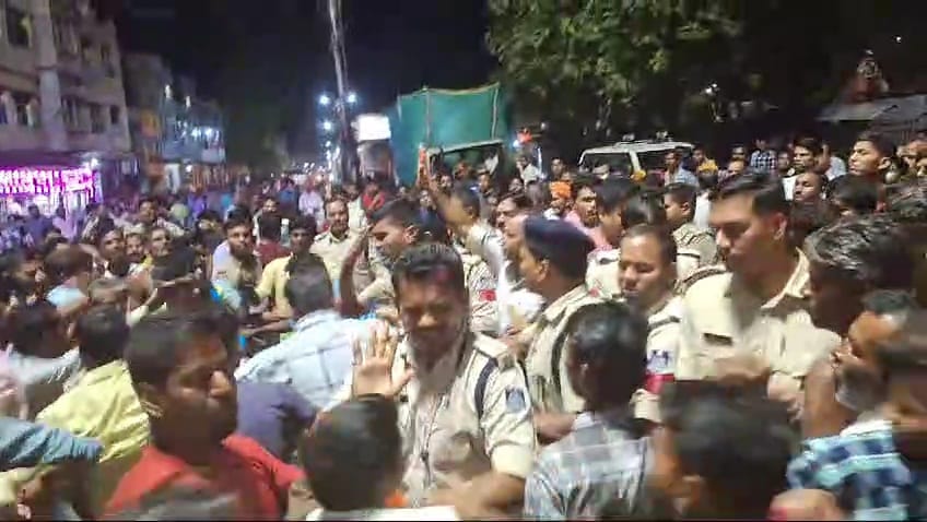 Damoh: Family members freed gambler from police station, police filed FIR against those who created ruckus