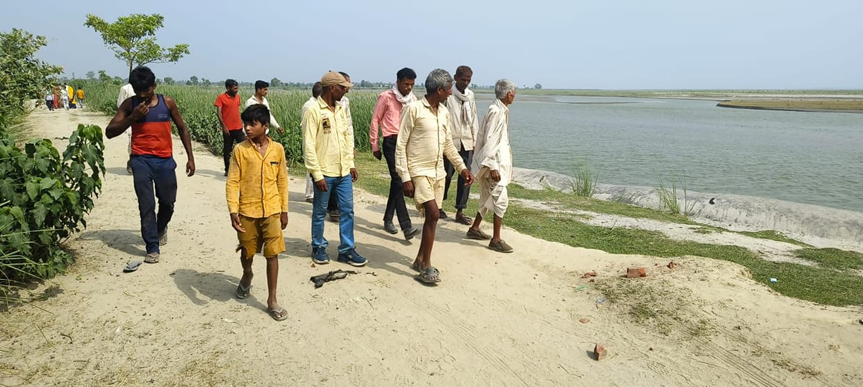 A young man who went to drink water was dragged into the river by a crocodile.