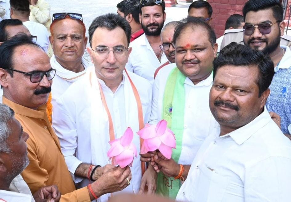 Supporters congratulated and welcomed Jitin Prasad on his big victory.