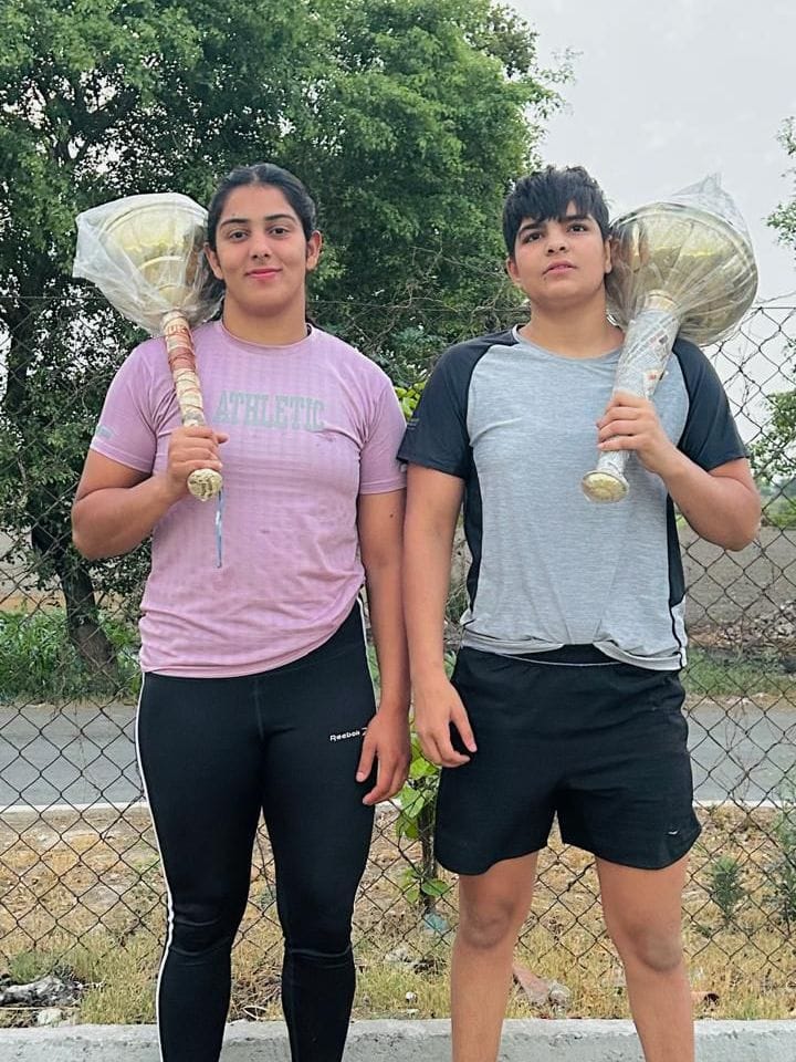 Daughter Kajal won the Bharat Kesari title and daughter-in-law Kirtika became Bharat Kumari