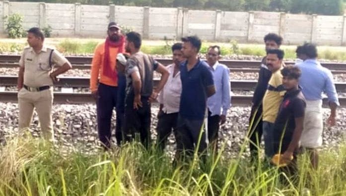 Troubled by domestic dispute, woman commits suicide by jumping from train