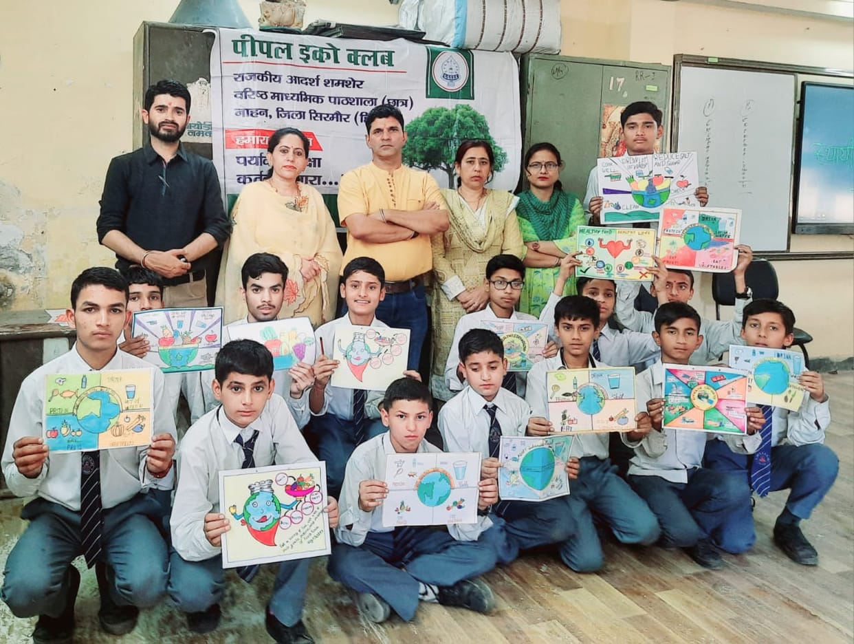Children showed talent in painting and speech in summer camp