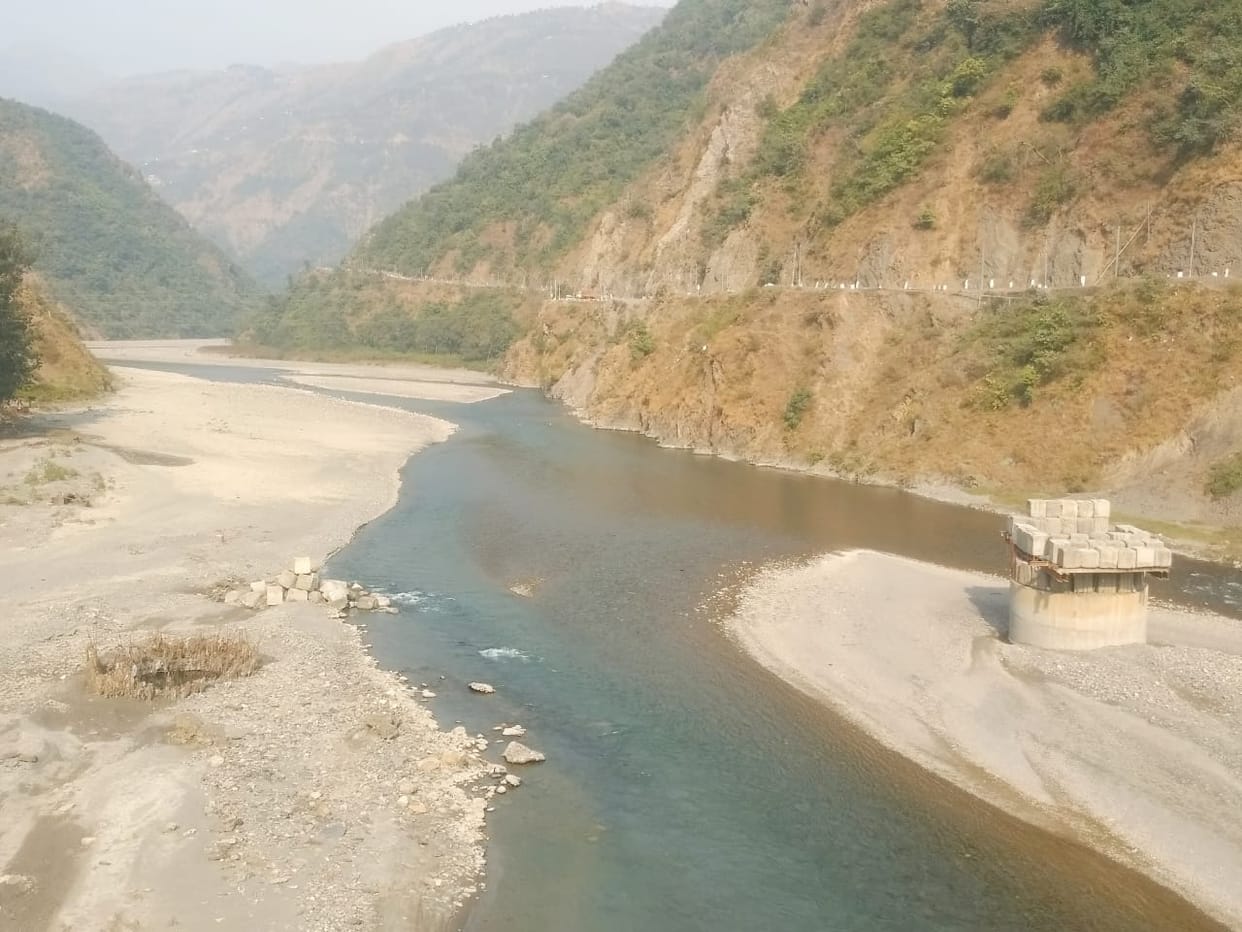 Even after spending six crores, the construction work of Giripul is stuck in limbo.