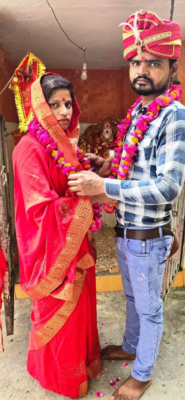 Married woman's dead body found hanging