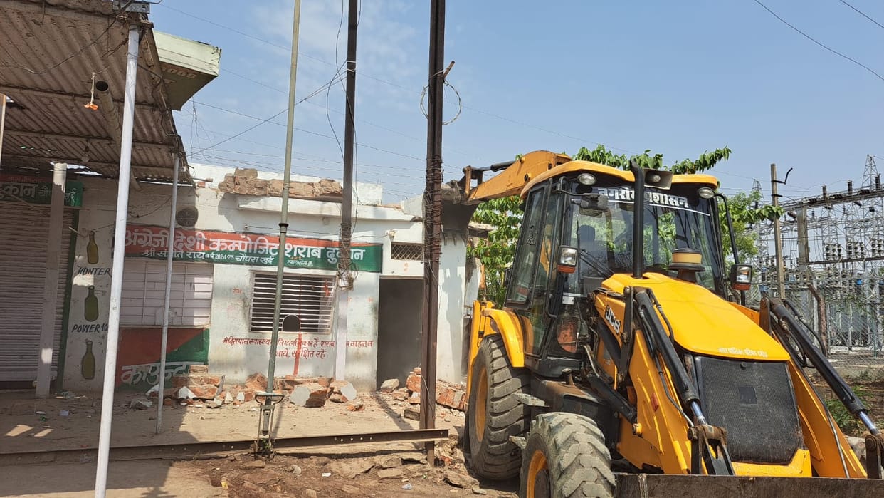 Administration's bulldozer ran on liquor shop, encroachment removed in the presence of police force.