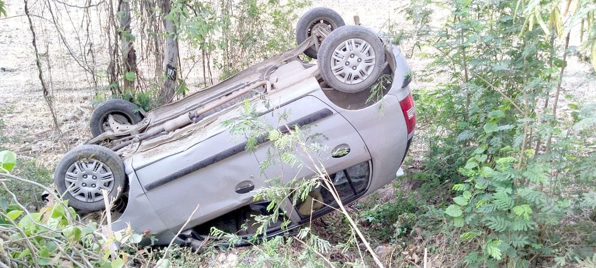 Car went out of control and overturned in a pit, three injured