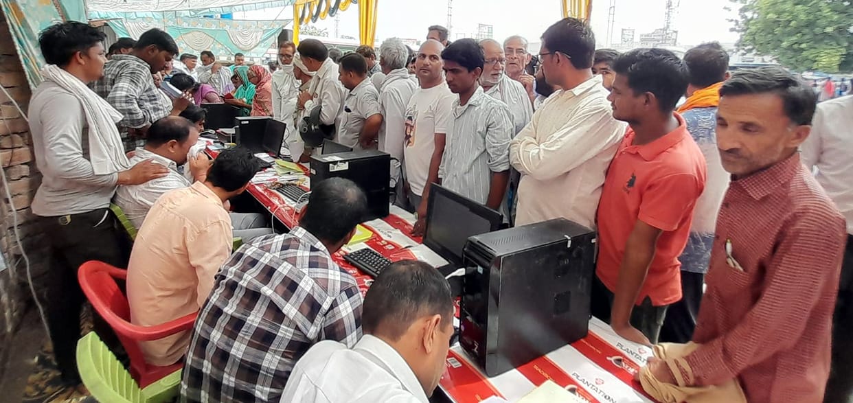Portal became a hindrance in distribution of happy cards, only 20 distributed in three hours