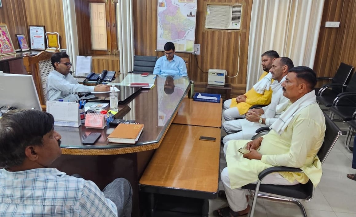 Raised the issue of salary of silt cleaning and distillery workers