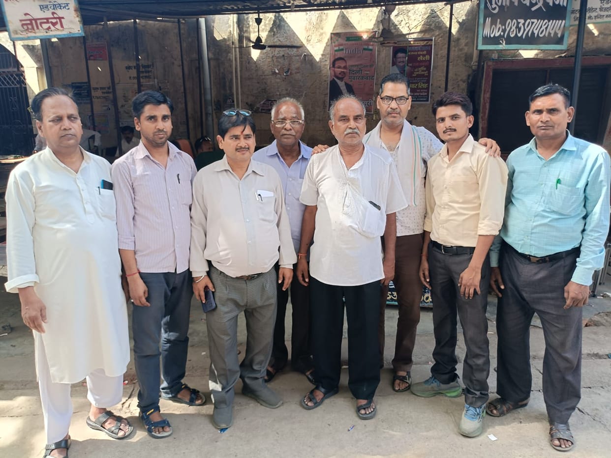 Stamp seller beaten, money and kurta torn