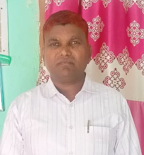 Irrigation master returning home after offering Namaz was stabbed to death