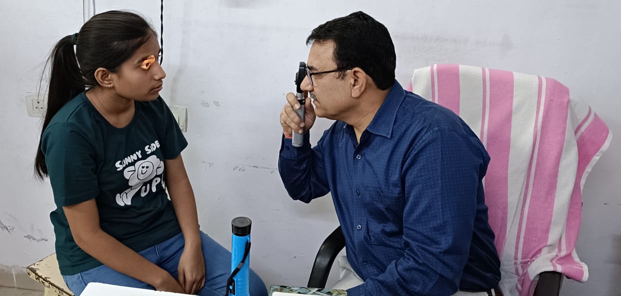 Patients suffering from eye irritation and allergy due to strong sunlight have increased, experts are giving advice on care.