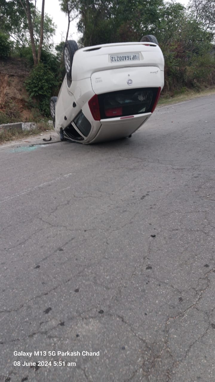 Car overturned near Nauhangi, passengers narrowly escaped