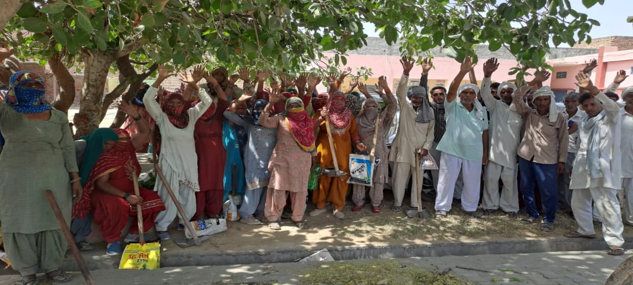 MNREGA workers gave written complaint to ABPO regarding change of mate