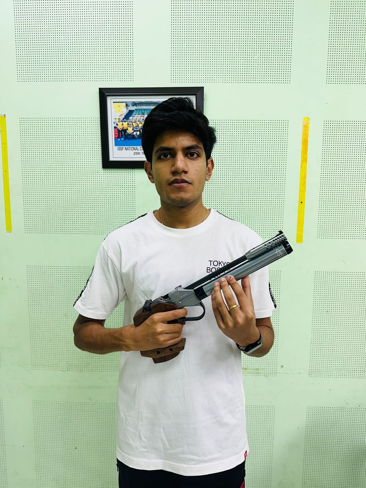 Shooting academy players do not answer the target