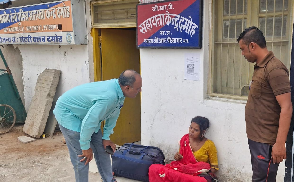 An unknown accused murdered a two and a half month old child at Damoh railway station