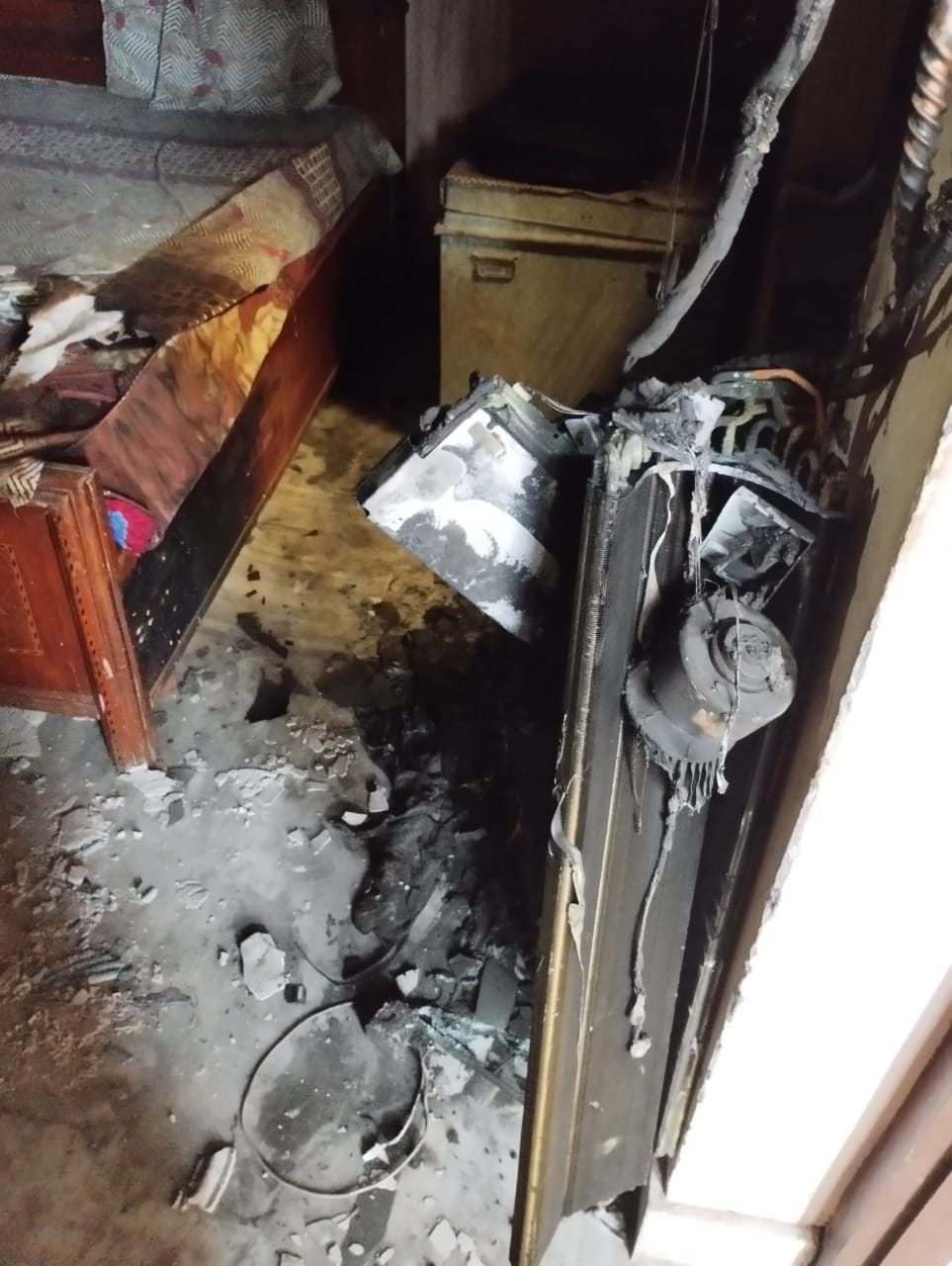 AC burst in the rooftop room of Shivnagar Colony house, household items burnt