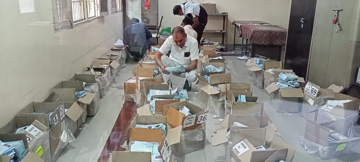 Beneficiaries tussle with officials over not receiving happy card