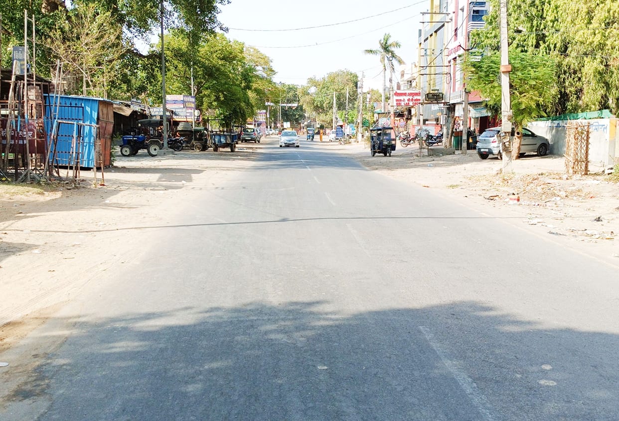 Now tenders will be held next week for the renovation projects of four link roads which have been in a dilapidated condition for a decade.