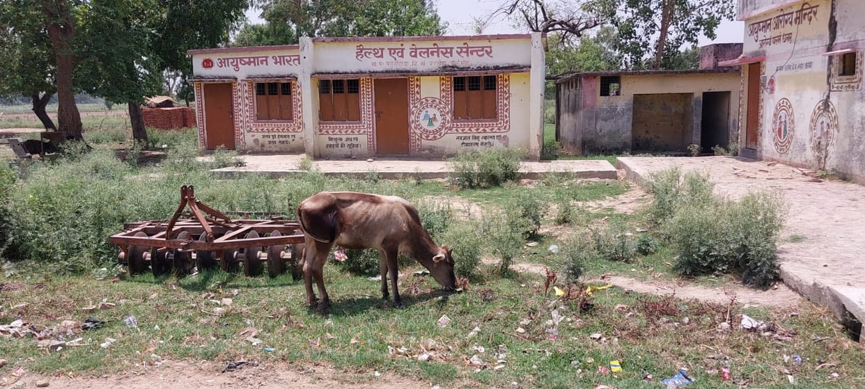 Arogya Mandir has turned into ruins and has become a den of anti-social elements