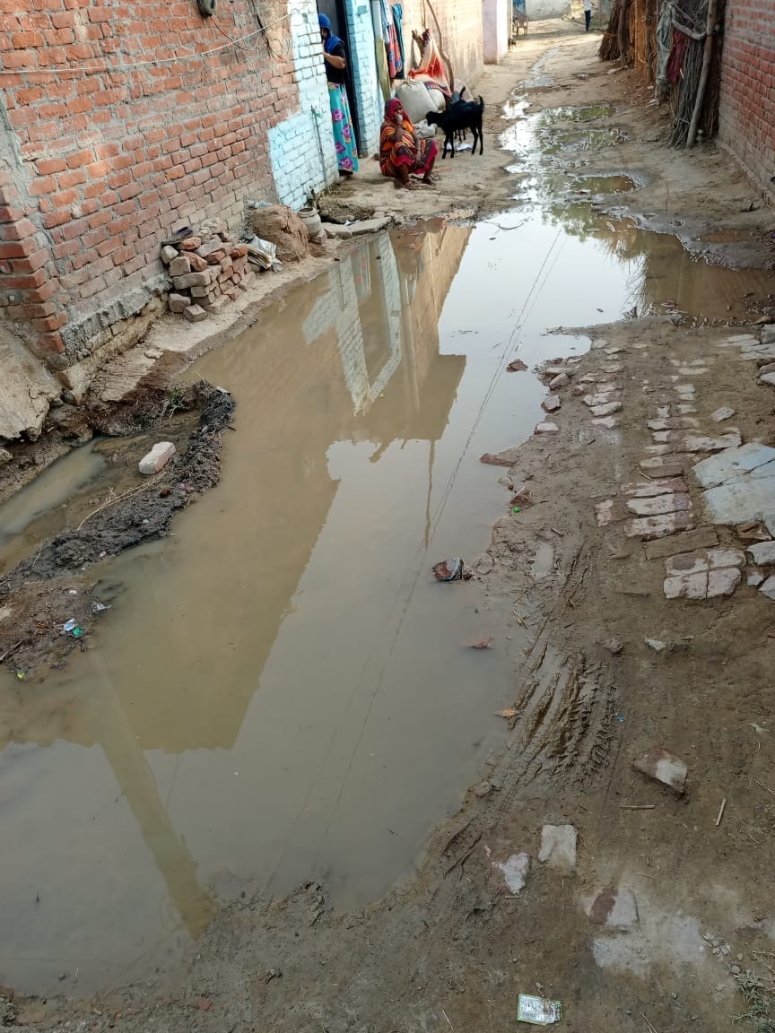 Waterlogging in Radheta village for two months, people are troubled