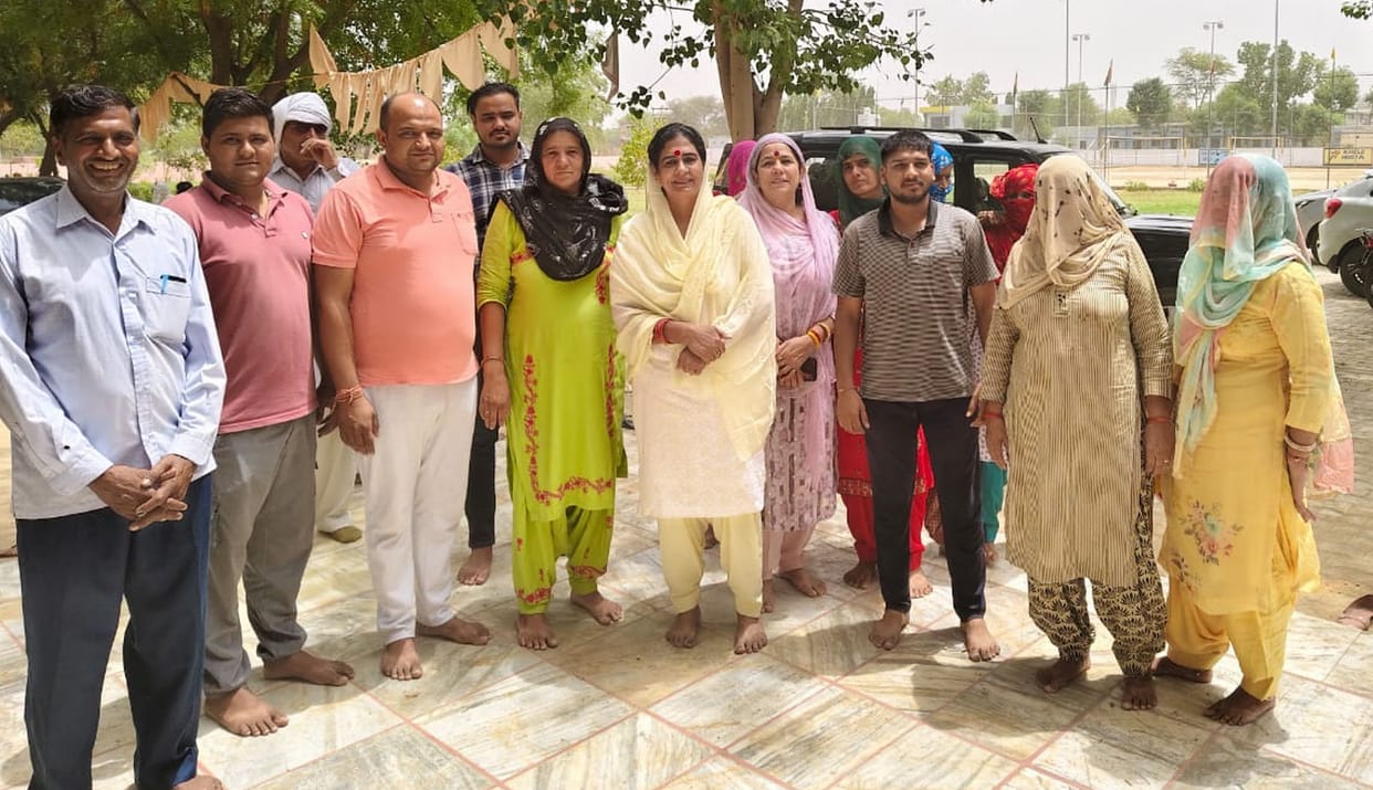 MP Dharmbir Singh's wife Manju Devi reached Baba Pritamdas Dham after his victory vow was fulfilled.