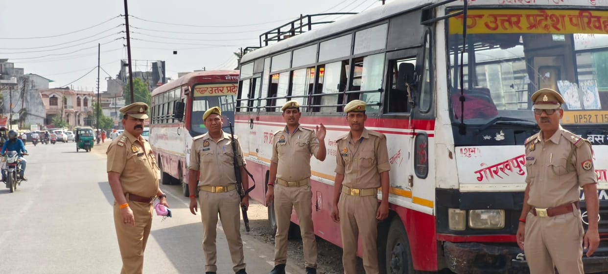 Buses parked in roadways bus station premises did not cause jam.
