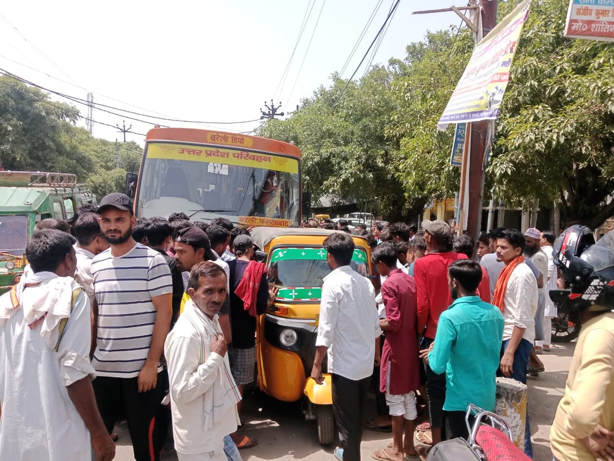 Crowd beats bus driver, stampede among passengers