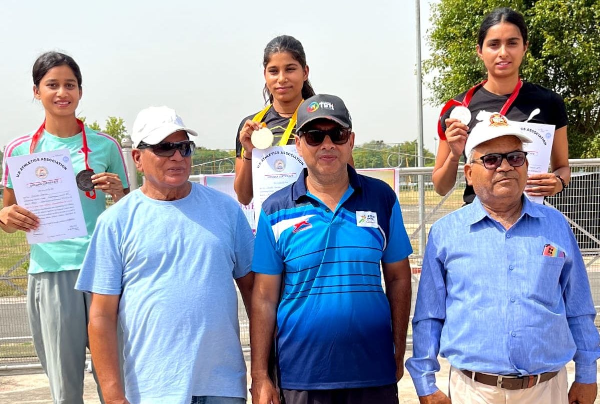 Manish got third place in 400 meters race