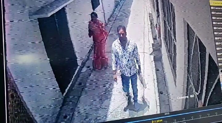 Four gold rings and chain stolen