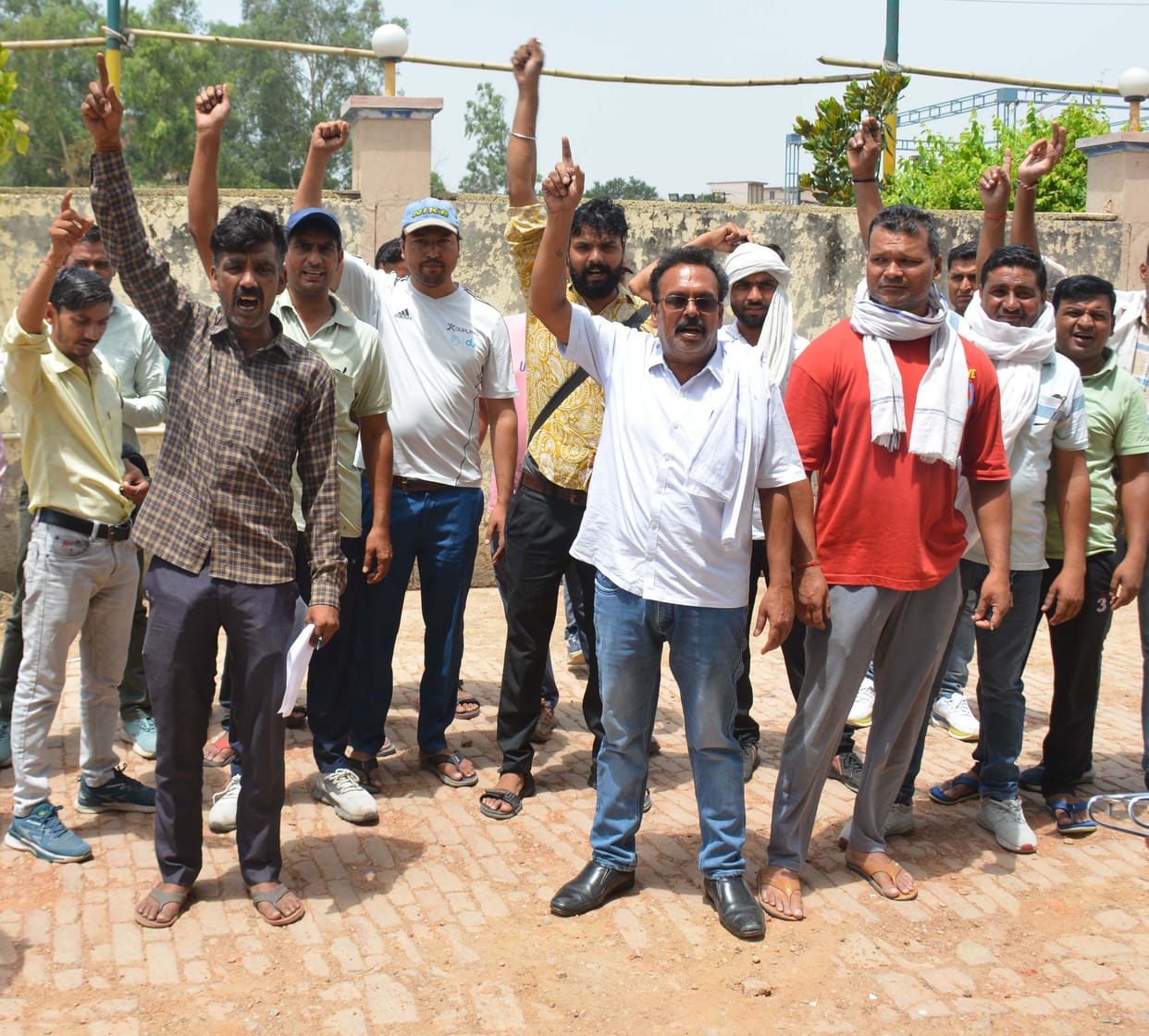 Meter readers create ruckus at electricity office