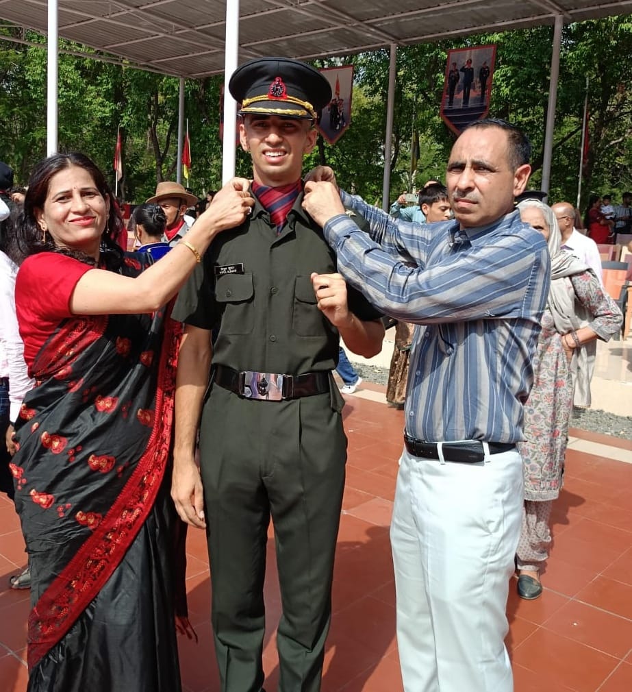Vipul Kumar Solanki became lieutenant in the army