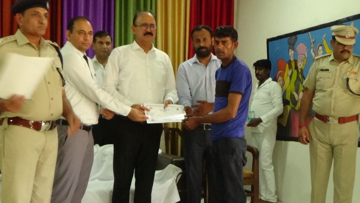 Inspected the district jail and checked the facilities of the prisoners