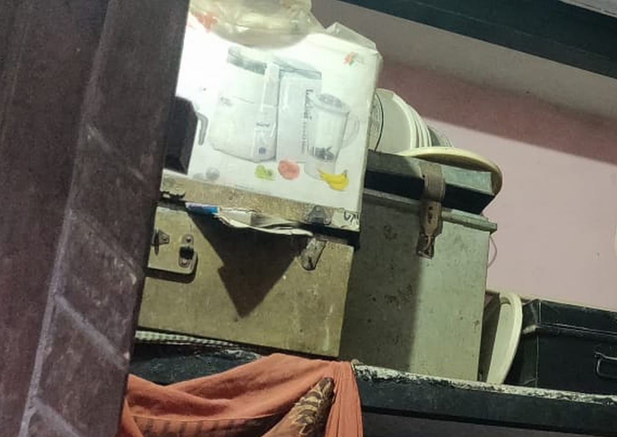 Cash and jewellery stolen by breaking the locks
