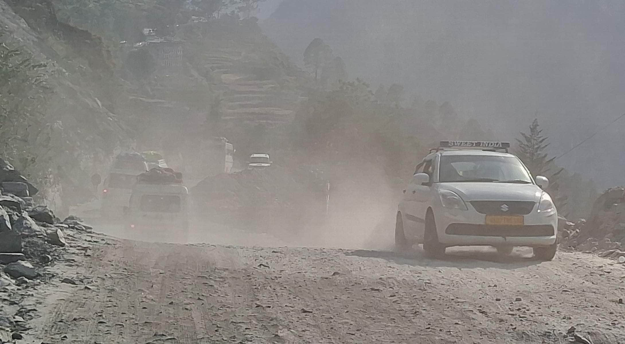 Huge boulder fell on the Badrinath highway one km before Joshimath Uttarakhand Weather News Updates