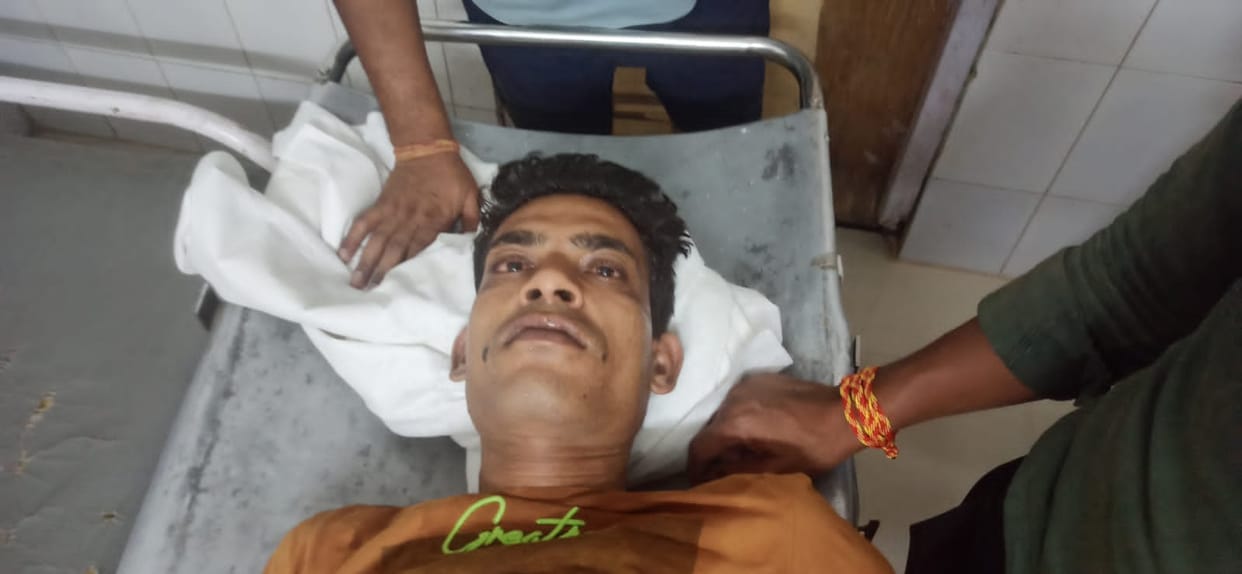 The roof of a house suddenly collapsed in Damoh