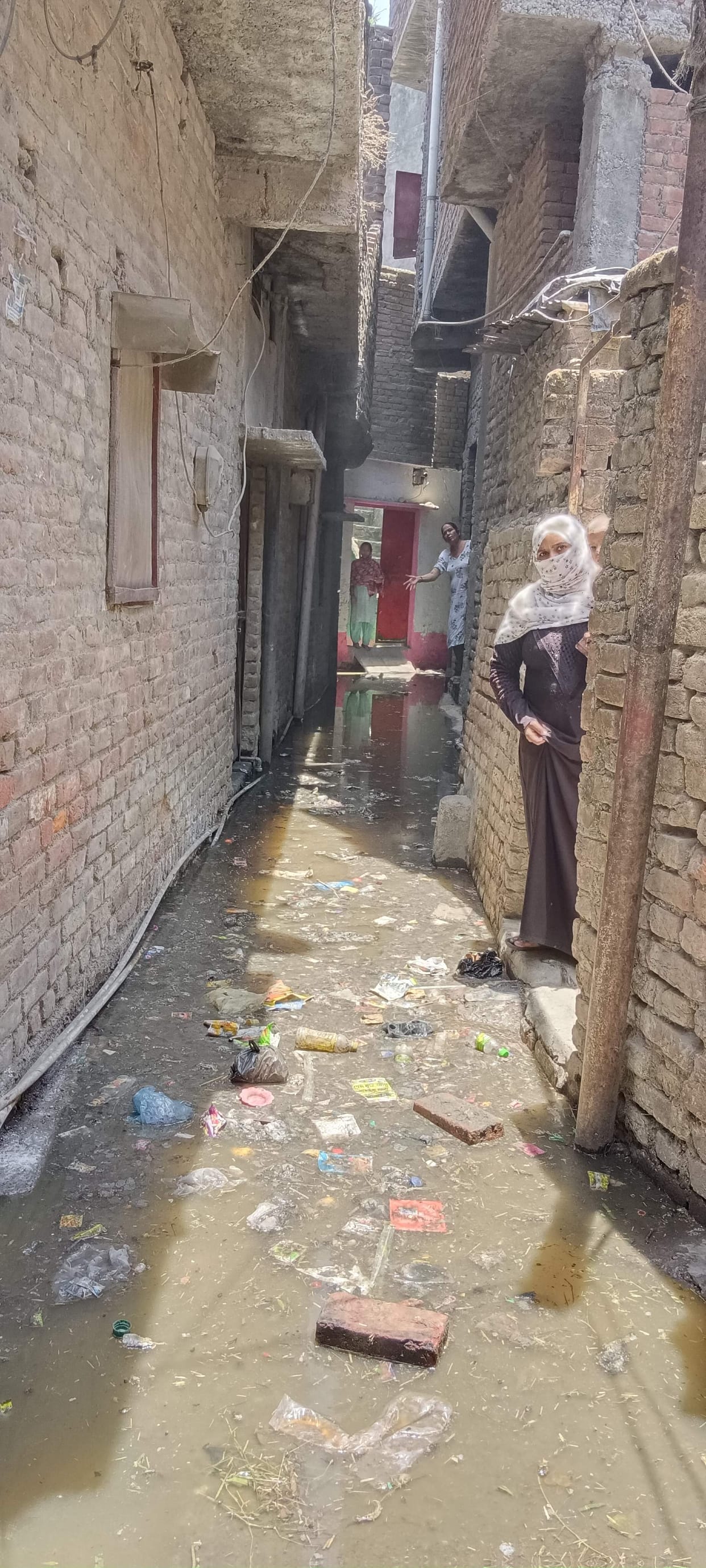 Big drain of Indira Nagar choked, dirty water entered 20 houses